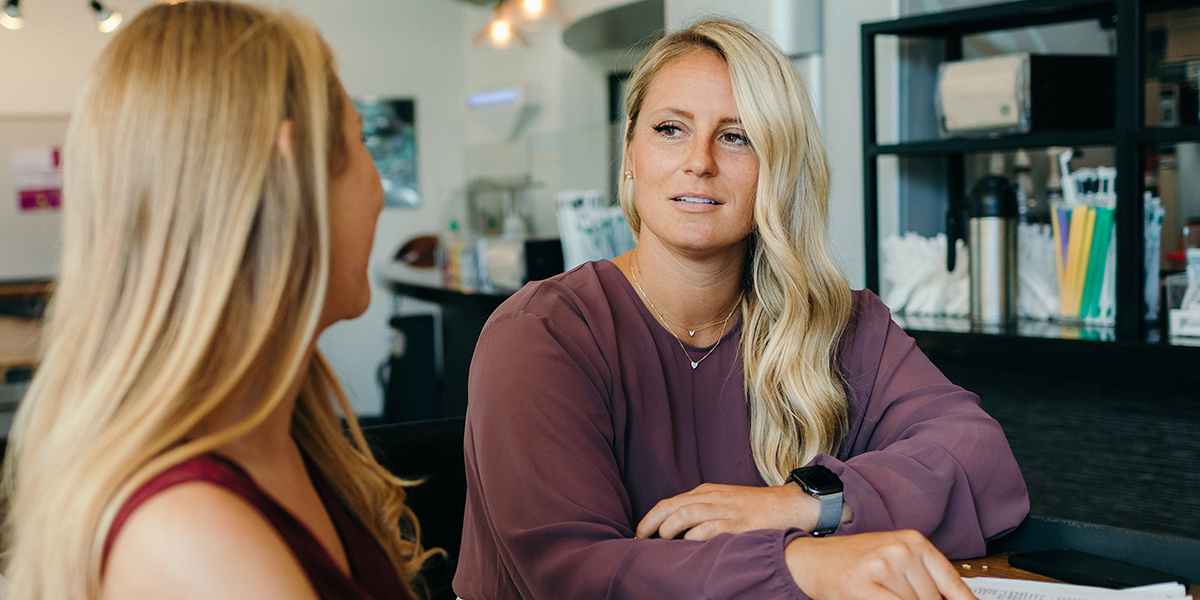 Sam Gelberger assists Concordia student Alexa Jorgenson as a part of the CUI Connect Mentor Program